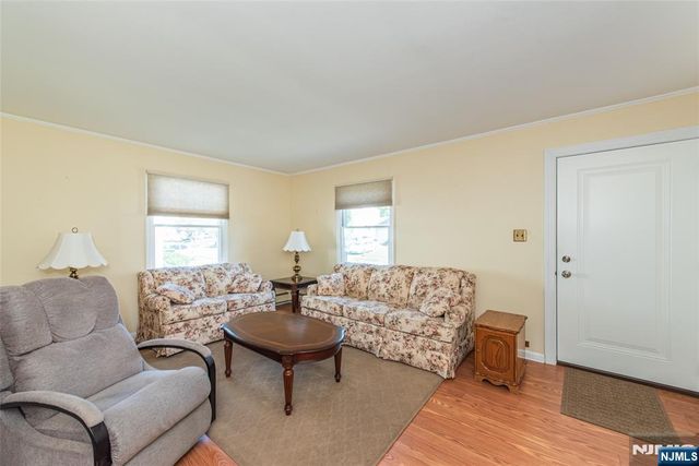 9-10 Malcolm Terrace, Fair Lawn, NJ 07410