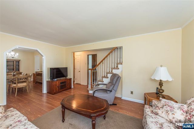 9-10 Malcolm Terrace, Fair Lawn, NJ 07410