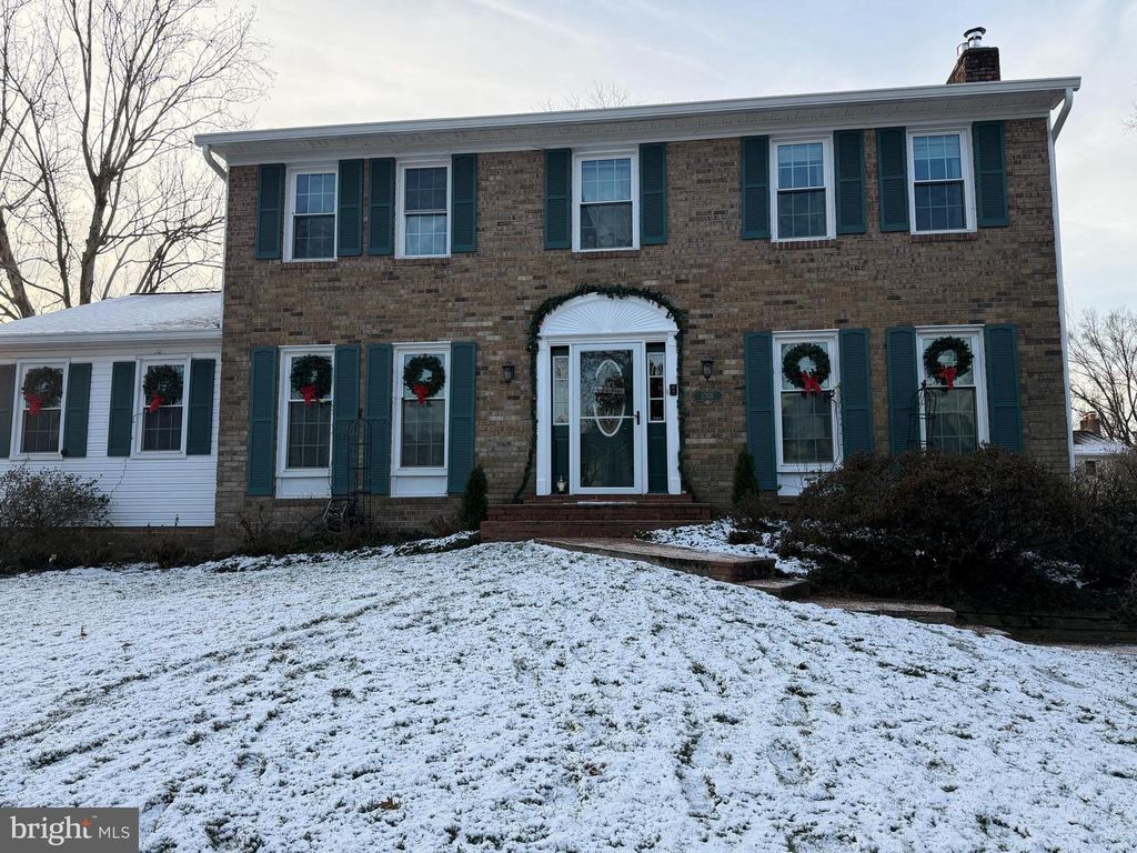 5705 GLAMIS DR, Alexandria, VA 22315