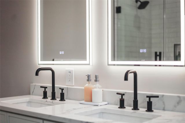 1111 W Annie ST B, Austin, TX 78704