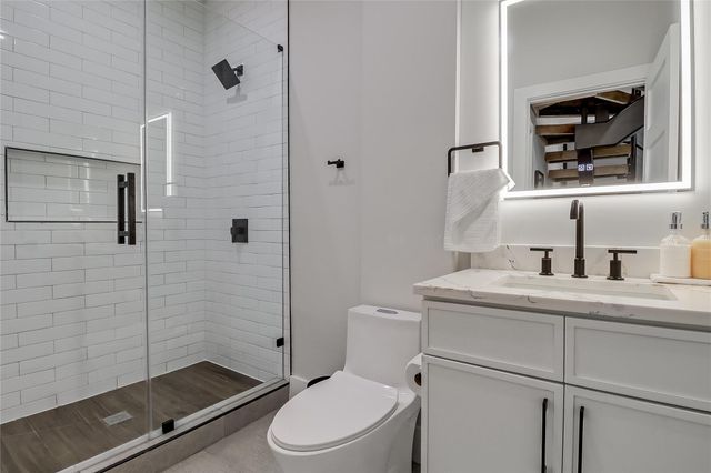 1111 W Annie ST B, Austin, TX 78704