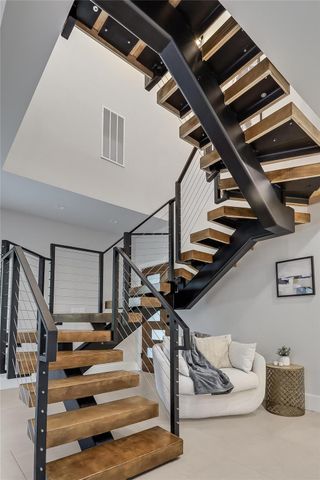 1111 W Annie ST B, Austin, TX 78704