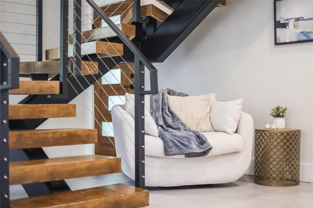 1111 W Annie ST B, Austin, TX 78704