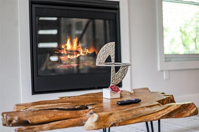 1111 W Annie ST B, Austin, TX 78704