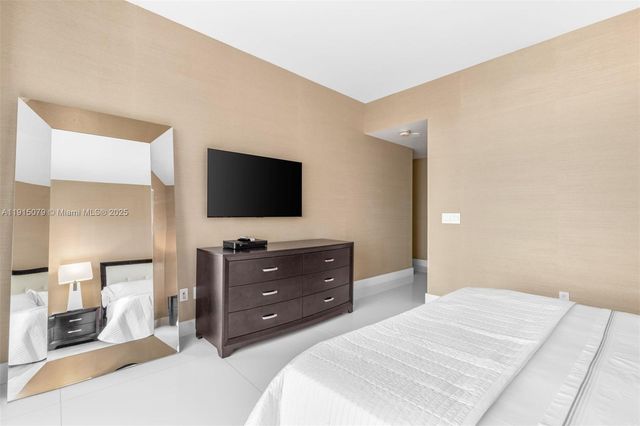 1425 Brickell Ave 54C, Miami, FL 33131