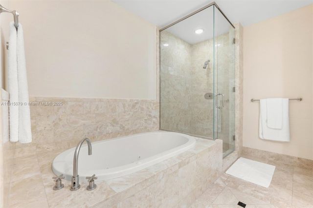 1425 Brickell Ave 54C, Miami, FL 33131