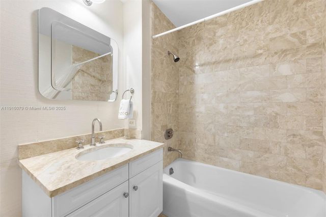 1425 Brickell Ave 54C, Miami, FL 33131