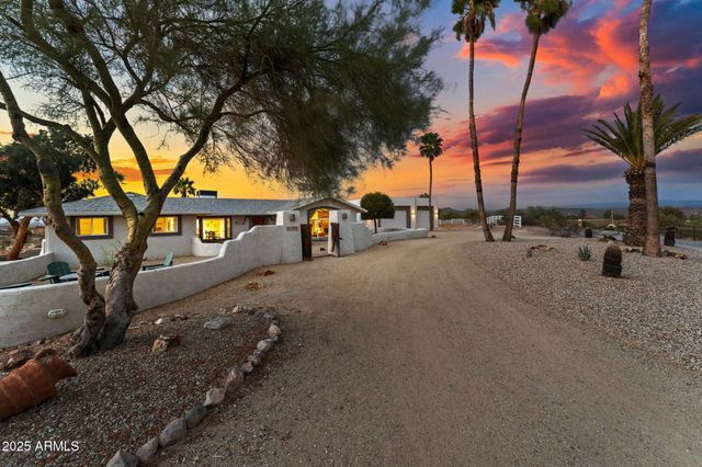 1890 HILLSIDE Drive, Wickenburg, AZ 85390