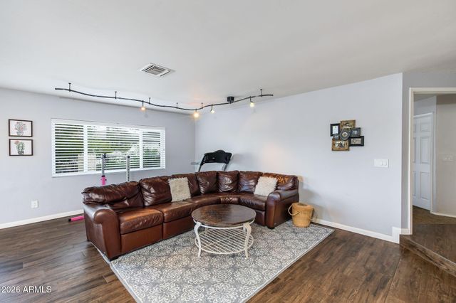 502 W SURREY Avenue, Phoenix, AZ 85029