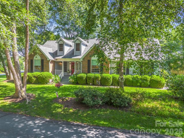 9 Kingfisher Lane, Mills River, NC 28759