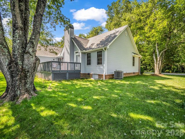 9 Kingfisher Lane, Mills River, NC 28759