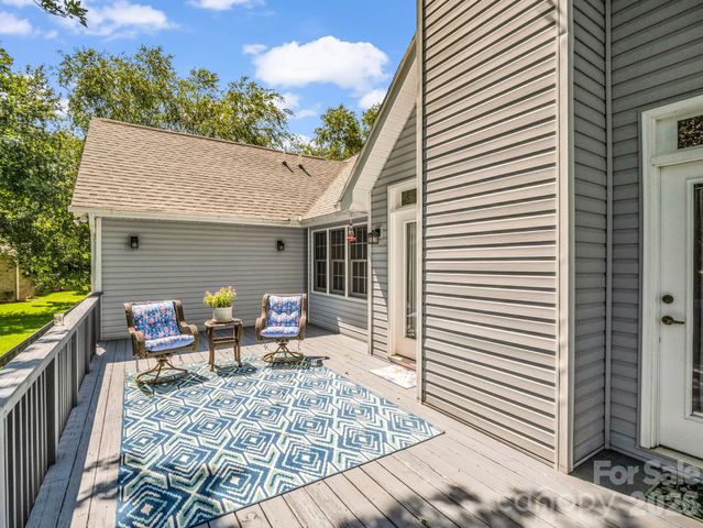 9 Kingfisher Lane, Mills River, NC 28759