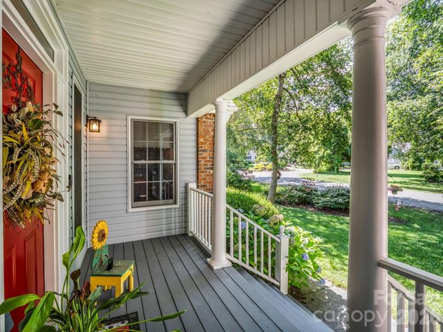 9 Kingfisher Lane, Mills River, NC 28759