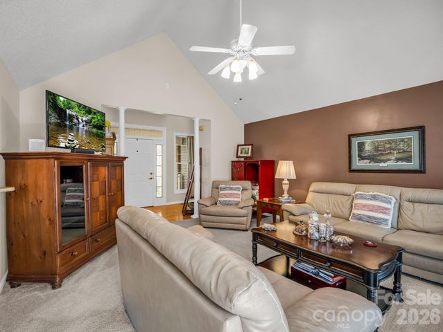 9 Kingfisher Lane, Mills River, NC 28759