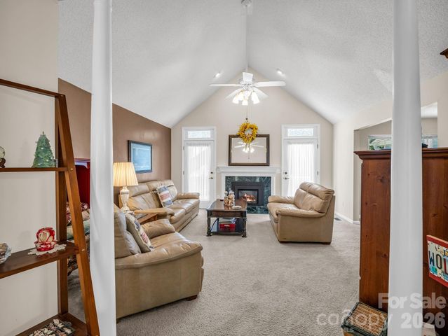9 Kingfisher Lane, Mills River, NC 28759