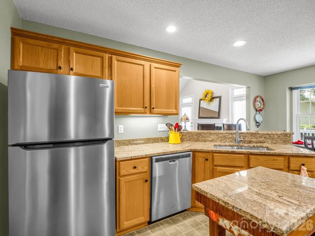 9 Kingfisher Lane, Mills River, NC 28759
