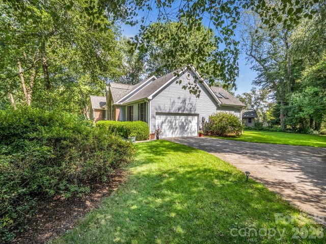 9 Kingfisher Lane, Mills River, NC 28759