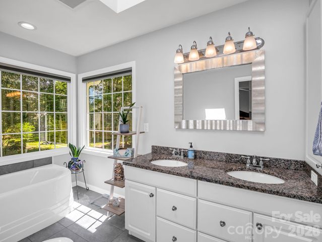 9 Kingfisher Lane, Mills River, NC 28759
