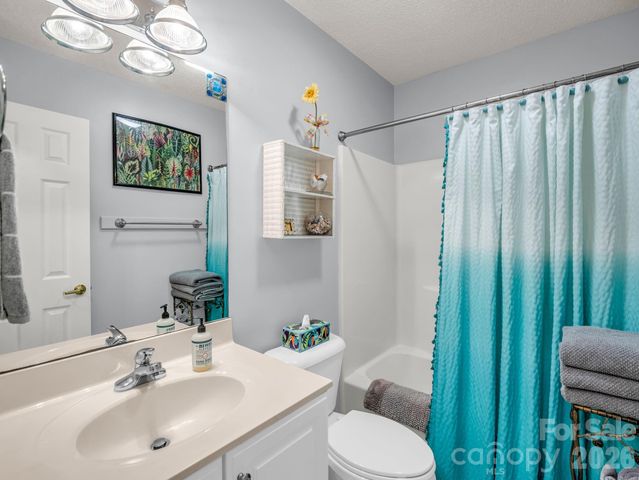 9 Kingfisher Lane, Mills River, NC 28759