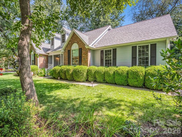 9 Kingfisher Lane, Mills River, NC 28759