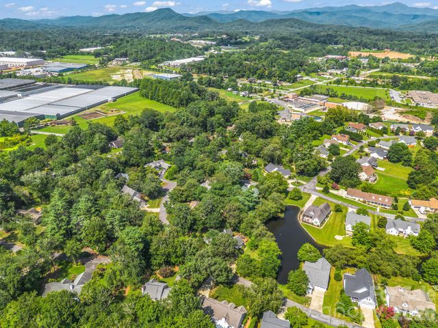 9 Kingfisher Lane, Mills River, NC 28759