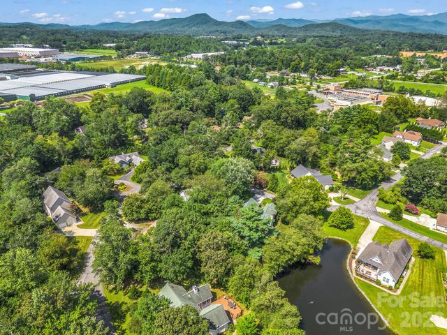 9 Kingfisher Lane, Mills River, NC 28759