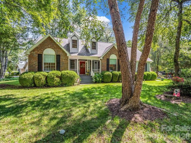9 Kingfisher Lane, Mills River, NC 28759