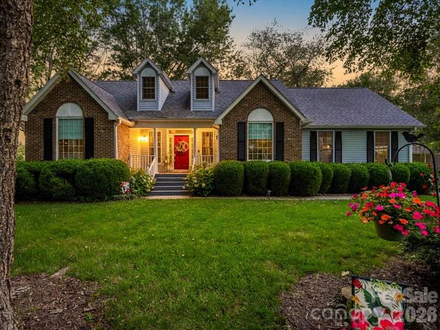 9 Kingfisher Lane, Mills River, NC 28759