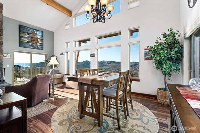 449 Lakayuse Road, Manson, WA 98831