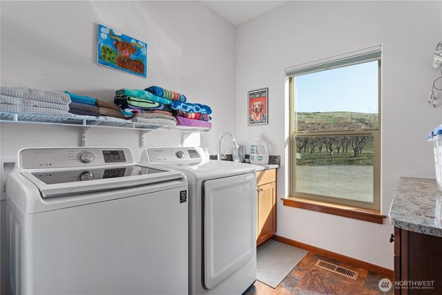 449 Lakayuse Road, Manson, WA 98831