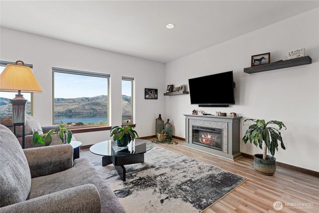 449 Lakayuse Road, Manson, WA 98831