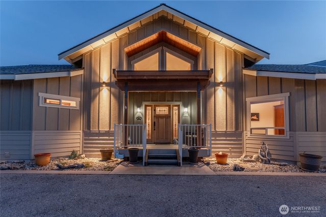 449 Lakayuse Road, Manson, WA 98831