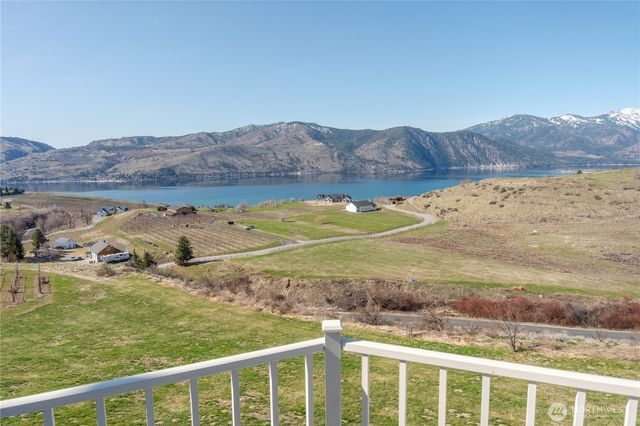 449 Lakayuse Road, Manson, WA 98831