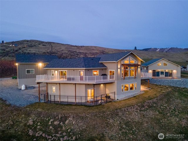 449 Lakayuse Road, Manson, WA 98831