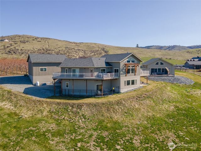 449 Lakayuse Road, Manson, WA 98831