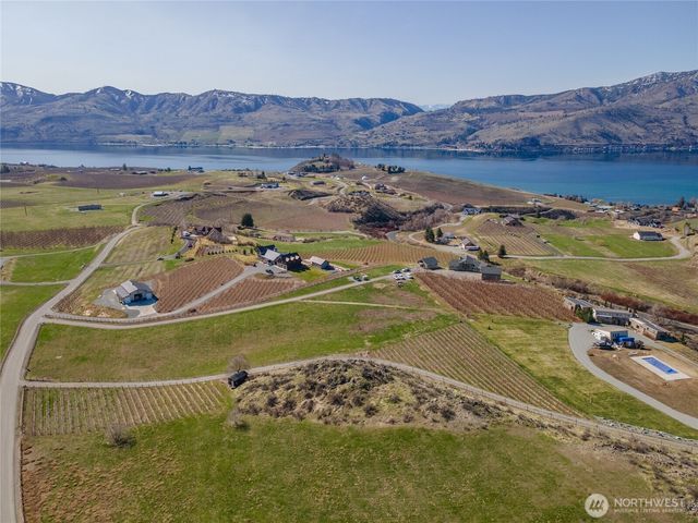 449 Lakayuse Road, Manson, WA 98831