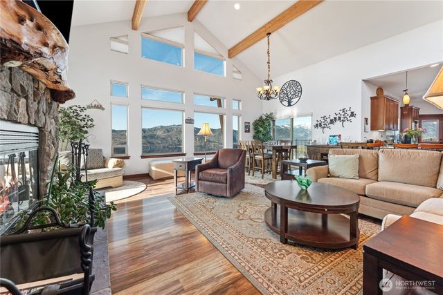 449 Lakayuse Road, Manson, WA 98831