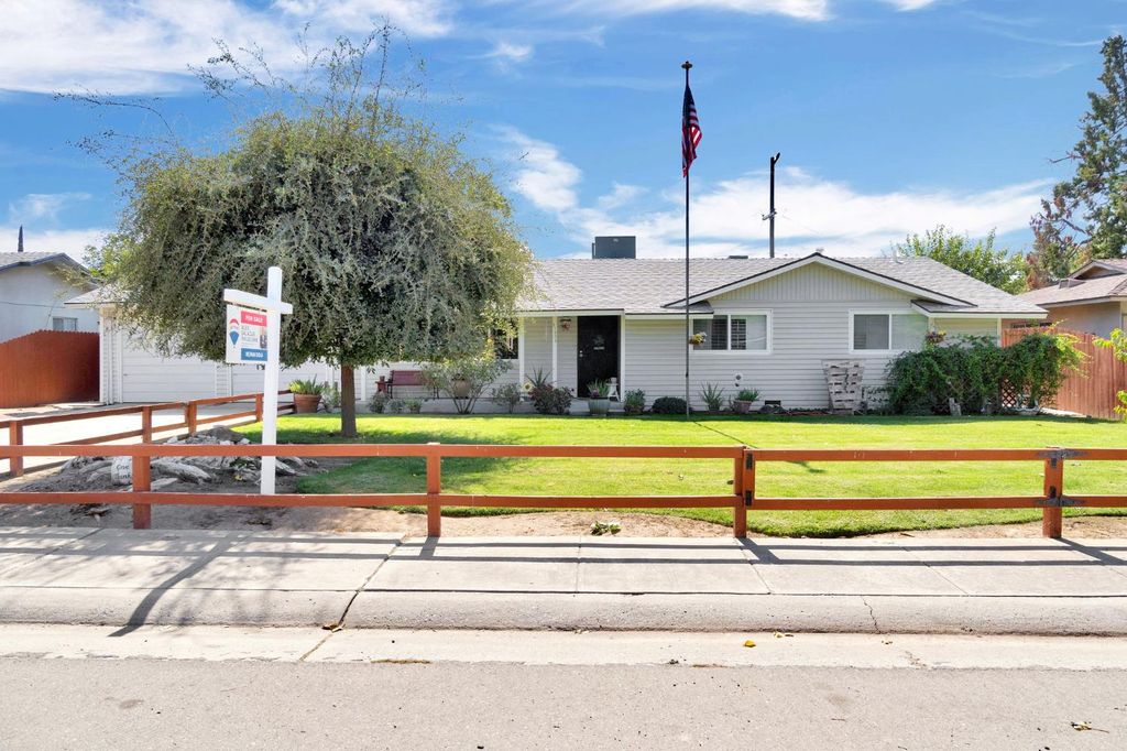 27256 Parkwood Avenue, Madera, CA 93637