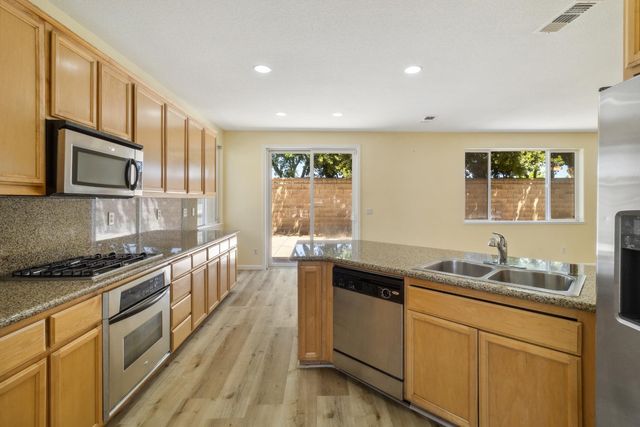 1015 Lucio St, Manteca, CA 95336