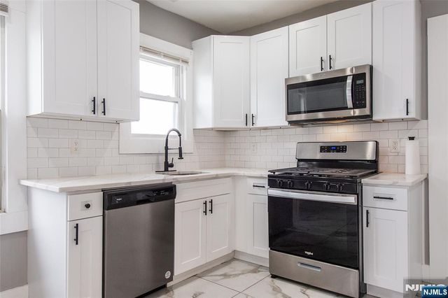 22 Comfort Place, Clifton, NJ 07011