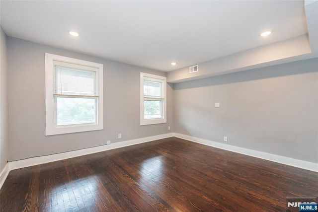 22 Comfort Place, Clifton, NJ 07011