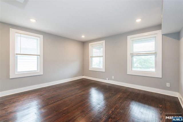 22 Comfort Place, Clifton, NJ 07011