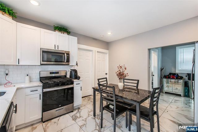 22 Comfort Place, Clifton, NJ 07011