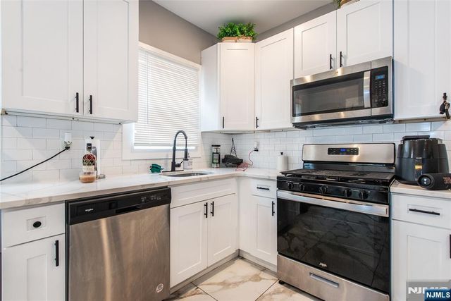 22 Comfort Place, Clifton, NJ 07011