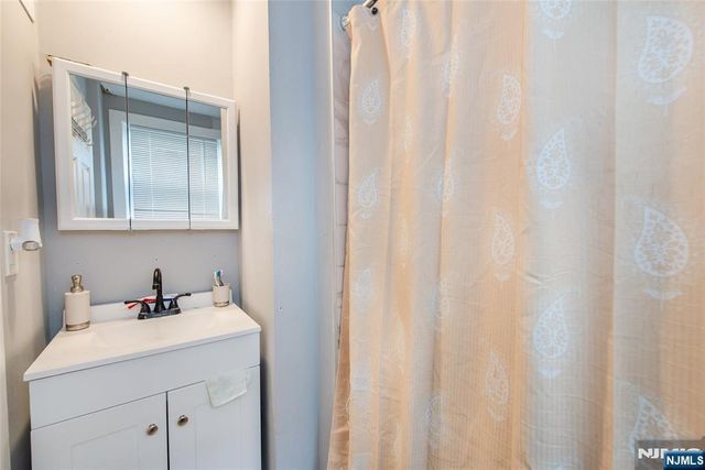 22 Comfort Place, Clifton, NJ 07011
