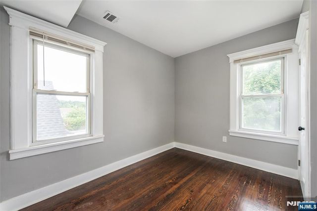 22 Comfort Place, Clifton, NJ 07011