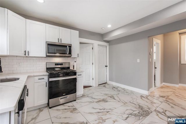 22 Comfort Place, Clifton, NJ 07011