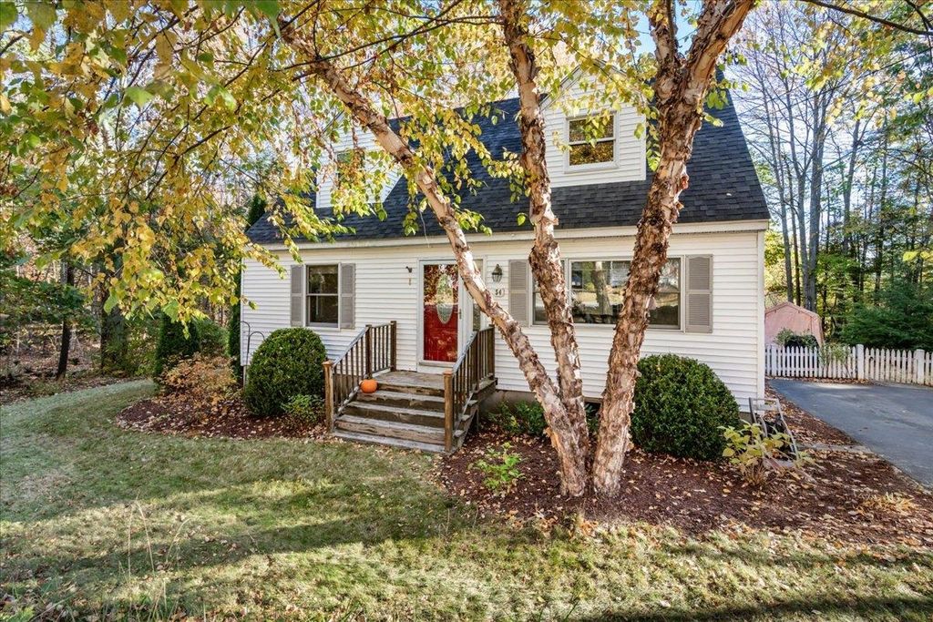 54 Ledgeview Drive, Rochester, NH 03839
