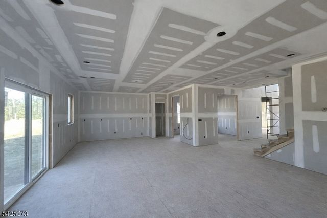 8 Chamberlain Ln, Mount Olive Twp., NJ 07828