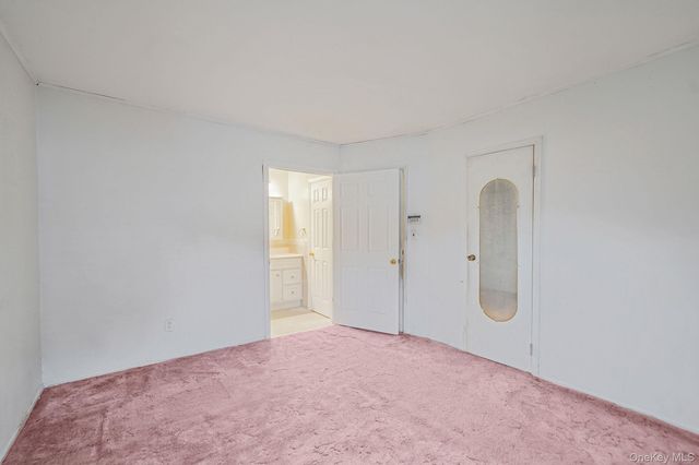 98 Rose Place, Selden, NY 11784